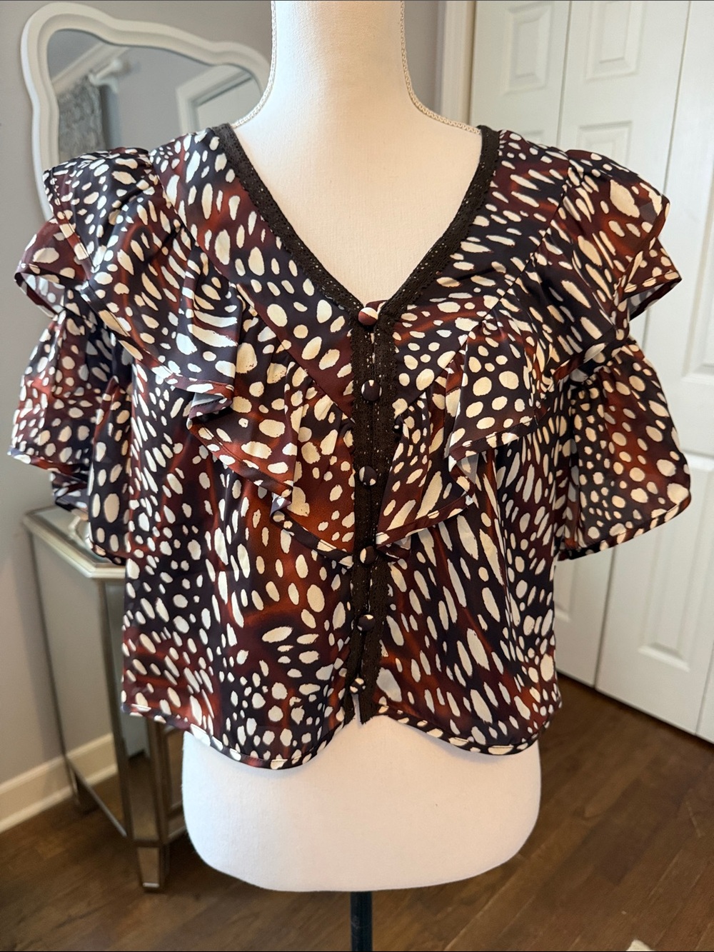 AVEC LES FILLES Chic Ruffled V-Neck Printed Top - Brown & Cream M ❤️ NWT